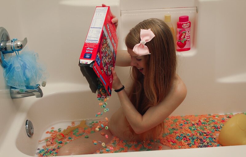 Амелия, 21 год, 9 размер груди